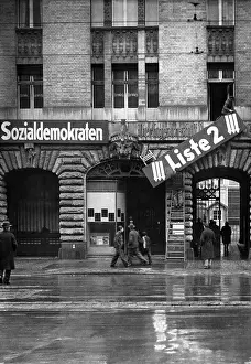 Editorial: Dismantling of SPD election banners, 1933