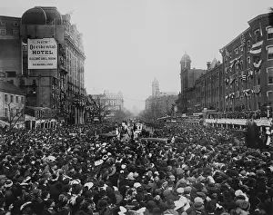 Pelted: Disorderly crowd at the Suffragette parade ?