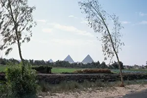 Lionel Coates: DISTANT VIEW OF PYRAMIDS