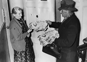 Cardboard: Distributing NSV pigs, 1937