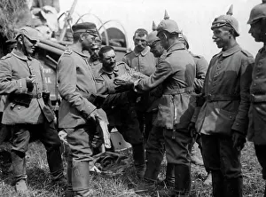 Bacon: Distribution of bacon to German soldiers, 1914