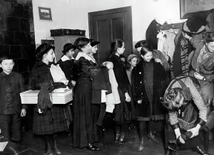 Schemes: Distribution of clothes and shoes, 1916