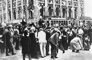 Leaflets: Distribution of leaflets in St. Petersburg, 1917