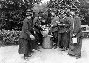 Aliment: Distribution of soup in Berlin, 1918