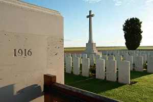Neighbourhood: Dive Copse CWGC, Somme