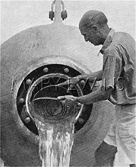 Empties: DIVING/BEEBE/1932