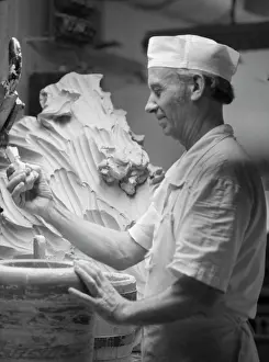 Moulder: Dmitrovskiy porcelain plant