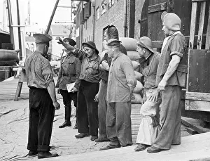 Supervision: Dockers taking a break in Gdansk, 1939