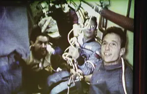 Crews: Docking of American spaceship Atlantis with Russian