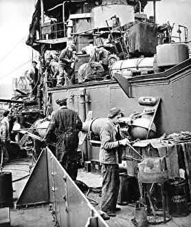Refitting: Dockyard Workers on board HMS Coventry, Second World War