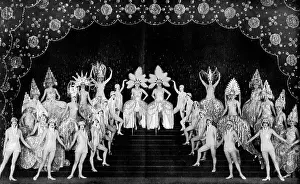 Jansieka: The Dolly Sisters and chorus