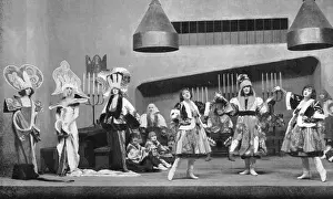 Trois: The Dolly Sisters in League of Notions