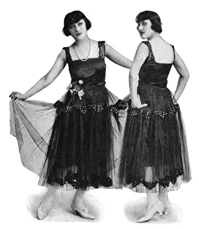 Jansieka: The Dolly Sisters modelling smart evening gowns