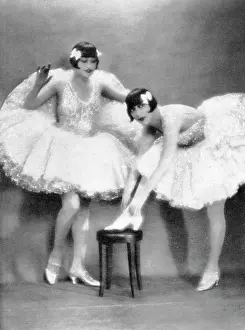 Jansieka: The Dolly Sisters, Paris