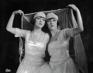 Jansieka: The Dolly Sisters, USA