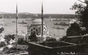 Bosphorus: Dolmabahce Mosque, Istanbul, Turkey