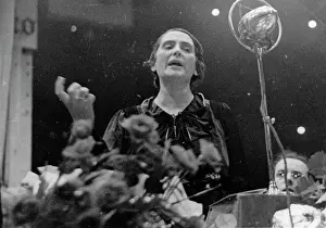 Politican: Dolores Ibarruri