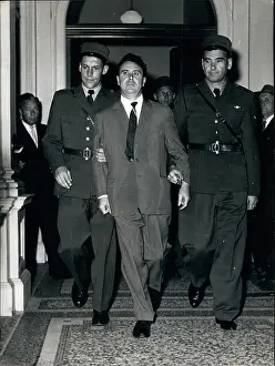 Winterthur: Donald Brown, alias Hume, escorted into court, Winterthur