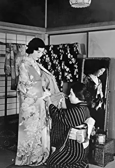 Helps: Donning a kimono, 1940s