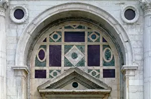 1404: Detail of the doorway on