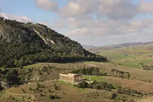 Trapani: Doric temple, Segesta, Sicily, Italy