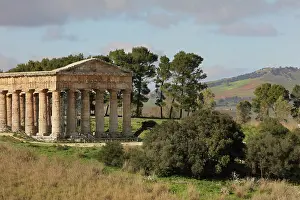 Trapani: Doric temple, Segesta, Sicily, Italy