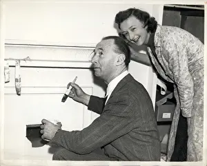 Pless: Dorothea Minchin and John Henry Pless decorating
