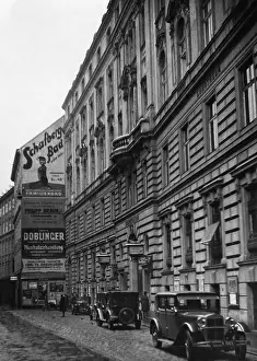 Passers By: The Dorotheum in Vienna, 1932
