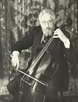 150806: Double bassist