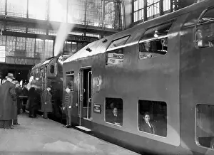 Meter: Double-deck coach at Hamburg main station, 1936