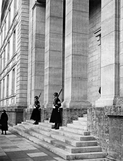 Entrances: Double post in front of the Reich Chancellery, 1939