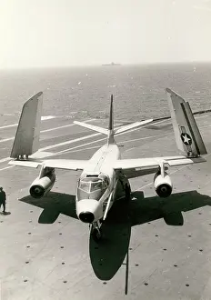 Skywarrior: Douglas A3D Skywarrior manoeuvres aboard USS Independence