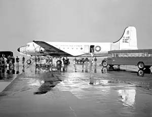 Embarking: Douglas C-54D Skymaster N-618