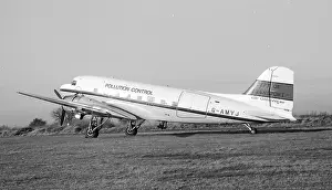 Spraying: Douglas DC-3C G-AMYJ