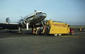 Refueling: Douglas DC3