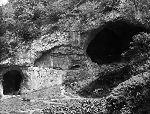 Dovedale: THE DOVEHOLES