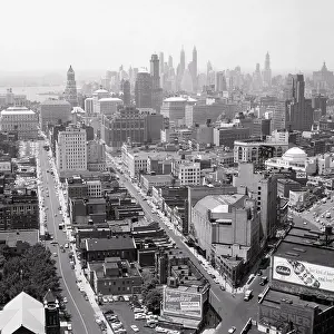 Williamsburg: Downtown Brooklyn with Manhattan Skyline on the
