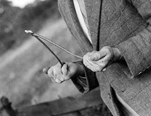Dowsing: DOWSING/HOLDING THE ROD