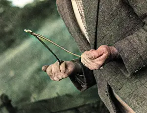 Dowsing: DOWSING/HOLDING THE ROD