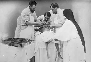 Siamese: Doyen Performs Conjoined Twins Operation, 1902