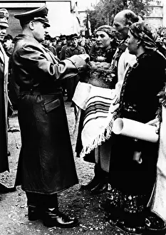 Donates: Dr. Hans Frank in Poland, 1941