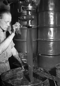 Four Year: Draining refining residues, 1936