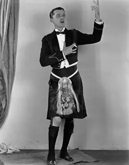 Ov201912: Dressed to kilt
