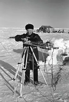 Conducts: Drifting research station Severniy Polyus-3