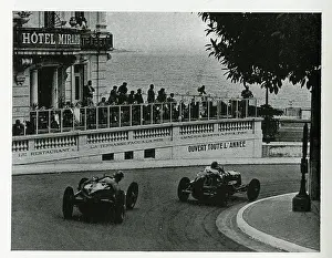 Bend: Two drivers on the Monaco Grand Prix circuit