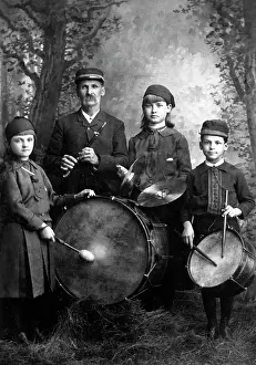 Cymbals: Drums - family - musical instruments