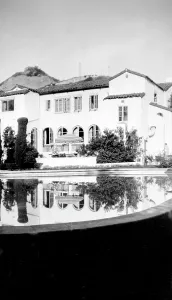 Dryden Collection: DRYDEN/ALLAH HOTEL/287