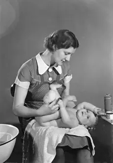 Talcum: Drying baby after his bath