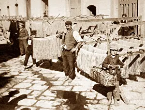 Macaroni: Drying macaroni, Naples, Italy