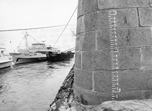 Pylons: Dryness in Vienna 1971